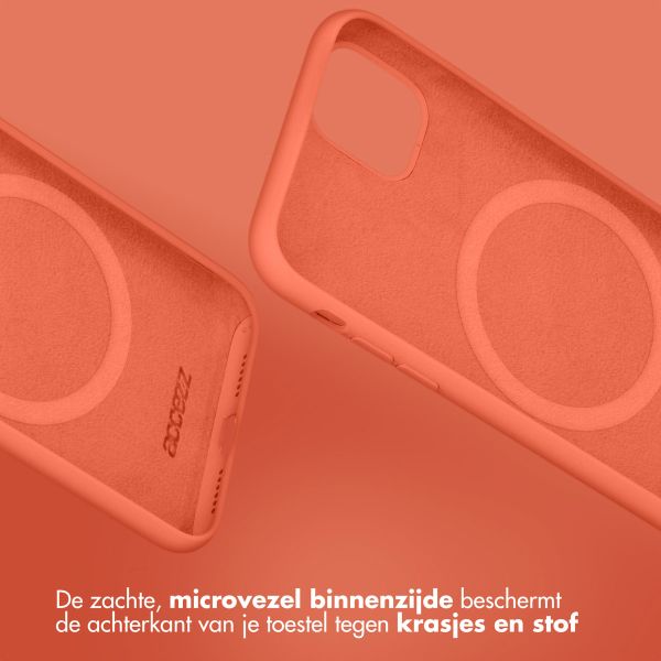 Accezz Liquid Silicone Backcover met MagSafe iPhone 14 - Nectarine